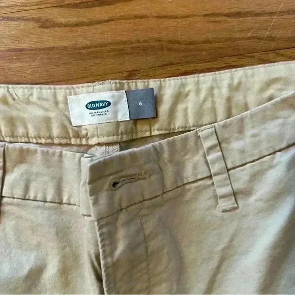 Old navy shorts - Picture 2 of 5